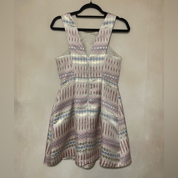 BCBG LIKE NEW pastel metallic A line peplum feminine cocktail mini dress size 2 - Picture 6 of 6